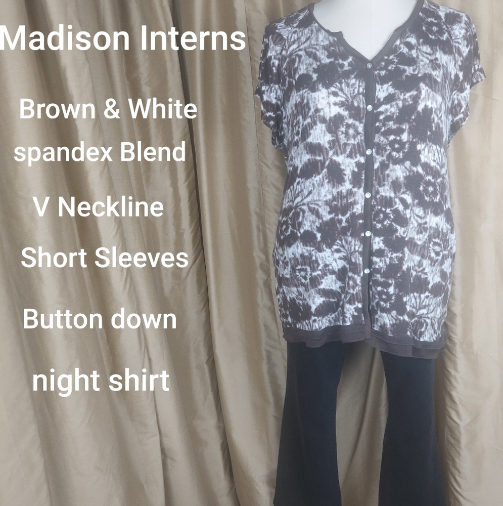 Madison brown & White button down sleep shirt size XL